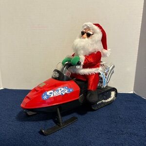 2008 ANIMATRONIC SANTA CLAUS RIDING A SNOWMOBILE "SLOW RIDE" CHRISTMAS WORKS